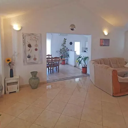 Apartman In Sveti Lovrec/istrien 27830 Sveti Lovreč Pazenatički